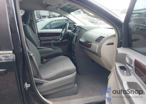 2010 Chrysler Town & Country Touring z USA, uszkodzony, nr VIN 2A4RR5D15AR305122